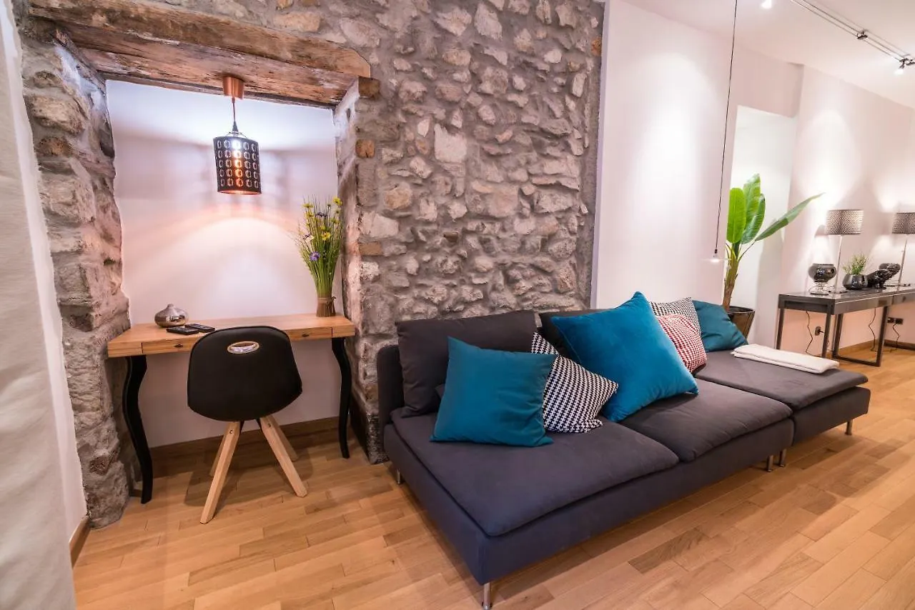 Apartment Le Balcon De La Vieille Ville Annecy France